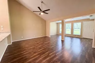 643 E Country Grove Cir, Pearland, TX 77584 - Photo 9