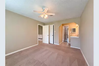 643 E Country Grove Circle, Pearland, TX 77584 - Photo 11