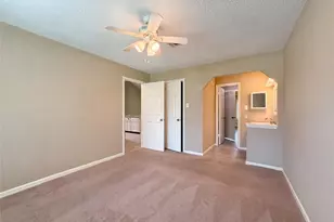 643 E Country Grove Cir, Pearland, TX 77584 - Photo 11