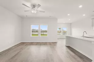 102 Water Grass Trl, Clute, TX 77531 - Photo 9