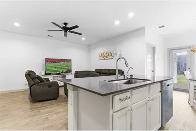 610 Lost Creek Drive, Baytown, TX 77523 - Photo 19