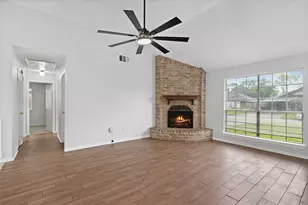 3105 Wood Fox Dr, Alvin, TX 77511 - Photo 3