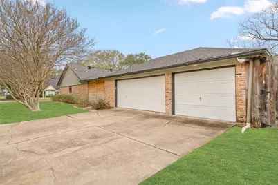 10831 Holly Springs Drive, Houston, TX 77042 - Photo 45