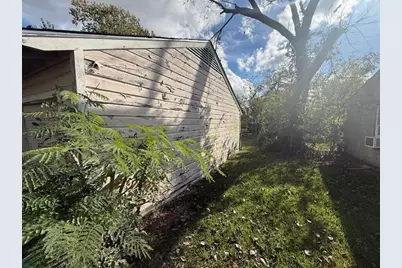 5122 Longmeadow Street, Houston, TX 77033 - Photo 3