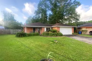 718 Westbury St, West Orange, TX 77630 - Photo 1