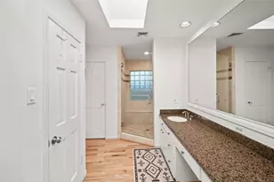 7815 Fairdale Ln, Houston, TX 77063 - Photo 33