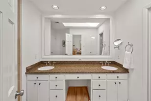 7815 Fairdale Ln, Houston, TX 77063 - Photo 33