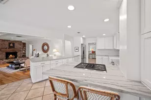 7815 Fairdale Ln, Houston, TX 77063 - Photo 13