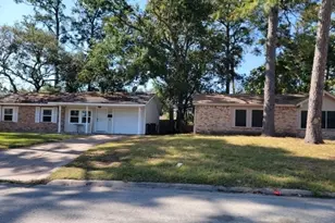 10535 Hollyglen Dr, Houston, TX 77016 - Photo 9