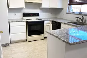 10431 Towne Square Rd, Sugar Land, TX 77498 - Photo 3