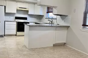 10431 Towne Square Rd, Sugar Land, TX 77498 - Photo 5