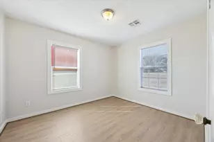 921 E Hill St, Bellville, TX 77418 - Photo 21