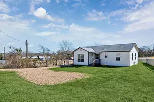 921 E Hill St, Bellville, TX 77418 - Photo 3