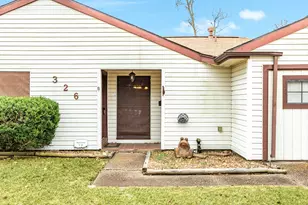 326 Acacia, Lake Jackson, TX 77566 - Photo 3