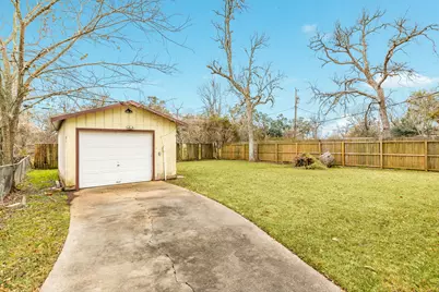 326 Acacia, Lake Jackson, TX 77566 - Photo 7