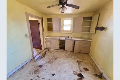 522 N Illinois Street, Electra, TX 76360 - Photo 5