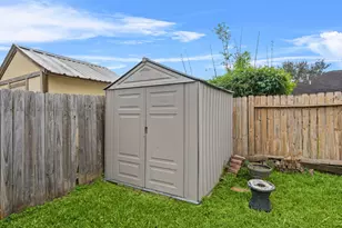 694 St Croix St, Alvin, TX 77511 - Photo 27