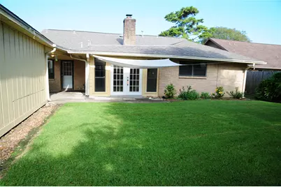 305 W Castle Harbour Drive, Friendswood, TX 77546 - Photo 15