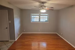 305 W Castle Harbour Dr, Friendswood, TX 77546 - Photo 9