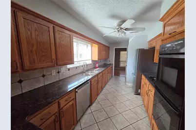 305 W Castle Harbour Drive, Friendswood, TX 77546 - Photo 7