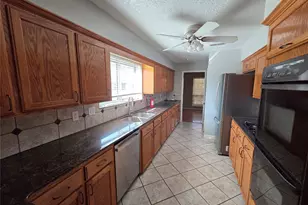 305 W Castle Harbour Dr, Friendswood, TX 77546 - Photo 7