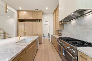 203 E 24th St, Houston, TX 77008 - Photo 9