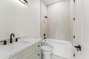 203 E 24th St, Houston, TX 77008 - Photo 39