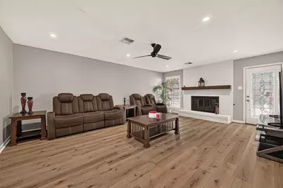 5727 Green Springs Dr, Houston, TX 77066 - Photo 7