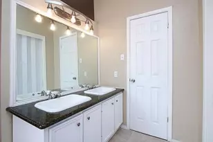 7827 Whispering Wood Ln, Houston, TX 77086 - Photo 9