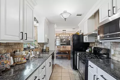 2414 Loch Lomond Street, Highlands, TX 77562 - Photo 9