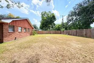 1702 Baylor Ave, Bay City, TX 77414 - Photo 19