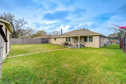 1403 Packsaddle Lane, Baytown, TX 77521 - Photo 17