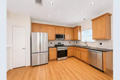 214 Plaza Del Sol Park, Houston, TX 77020 - Photo 5