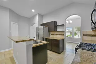 6911 Rosemont Ct, Rosharon, TX 77583 - Photo 3