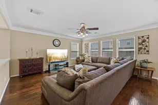 6615 Green Pear Ln, Houston, TX 77049 - Photo 9