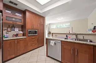 268 Litchfield Ln, Houston, TX 77024 - Photo 7