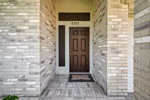 8203 Paddington Pl Dr, Houston, TX 77083 - Photo 3