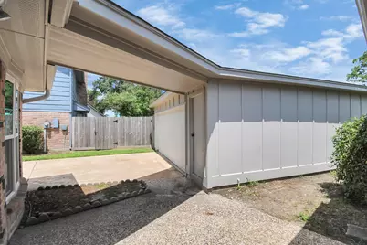 9726 Springmont Drive, Houston, TX 77080 - Photo 7