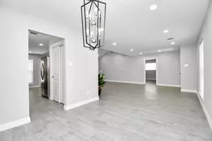 9726 Springmont Dr, Houston, TX 77080 - Photo 11