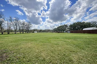 606 E Ahldag Avenue, Wharton, TX 77488 - Photo 25