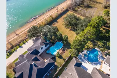 204 Leisure Lane, Friendswood, TX 77546 - Photo 13