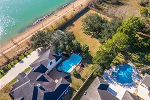 204 Leisure Ln, Friendswood, TX 77546 - Photo 13