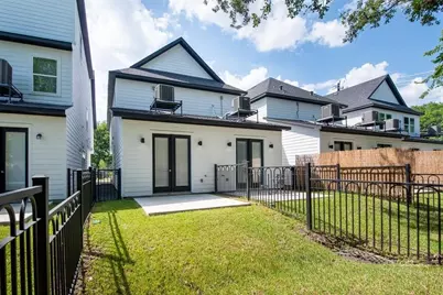 5115 Briscoe Street #A/B, Houston, TX 77033 - Photo 5