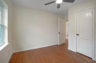 5946 Beldart St, Houston, TX 77033 - Photo 11