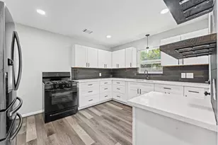 921 22nd Ave N, Texas City, TX 77590 - Photo 7