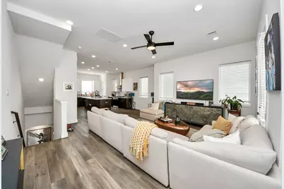 3905 Pinemont Drive #E, Houston, TX 77018 - Photo 11