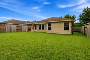 379 Henry St, Alvin, TX 77511 - Photo 11