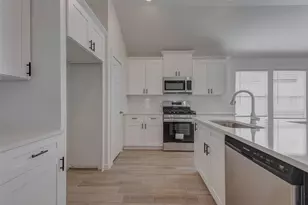 13206 Hayden Peak Dr, Iowa Colony, TX 77583 - Photo 9