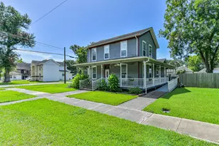 503 W Blum St, Alvin, TX 77511 - Photo 3