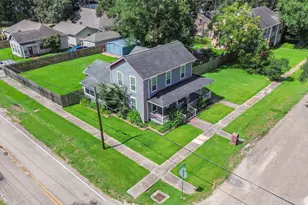 503 W Blum St, Alvin, TX 77511 - Photo 31